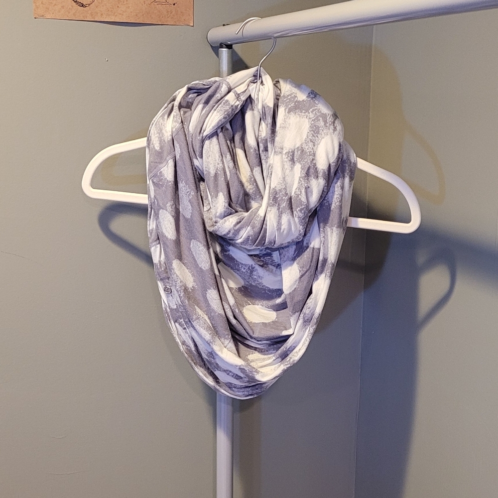 Lululemon Wrapβ Scarf